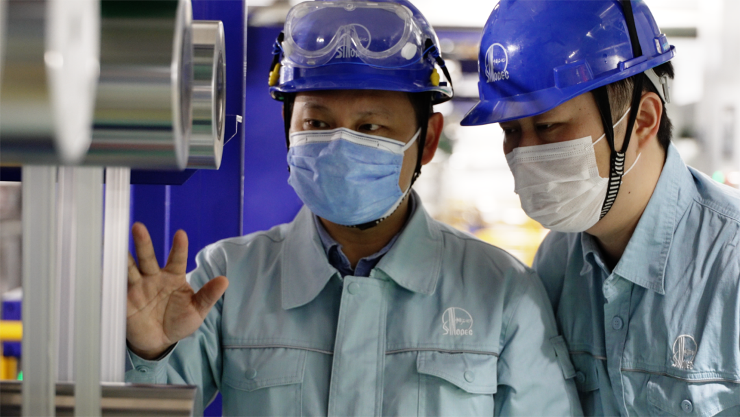 Lieferung von Mittelspannungskondensatorb&auml;nken im Shanghai Sinopec Large Tow Carbon Fiber Project