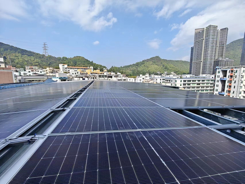 Bifaziales hocheffizientes Mono-Silizium-Solarmodul vom Typ N mit 560–580 W und Doppelglas